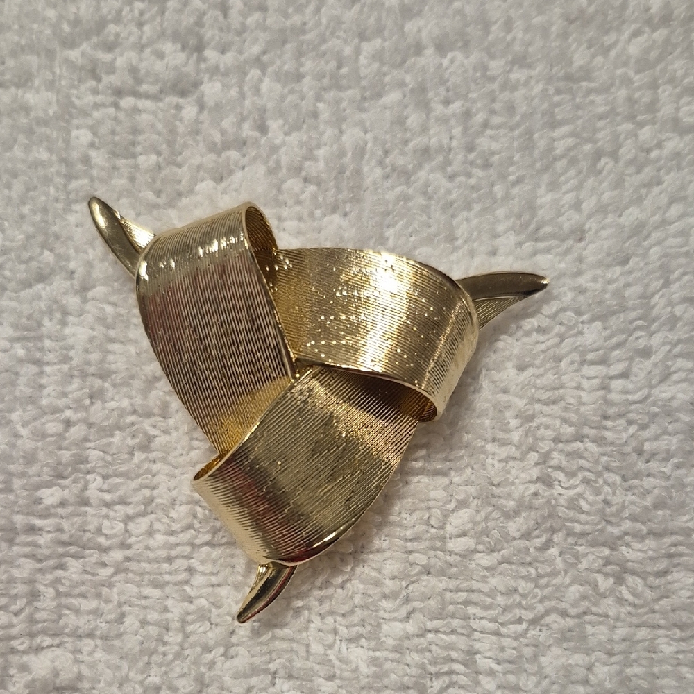 Elegant Gold-Tone Brooch
